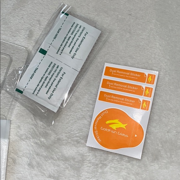 FREE W 35$ PURCHASETempered Glass Screen Protector - Picture 3 of 3